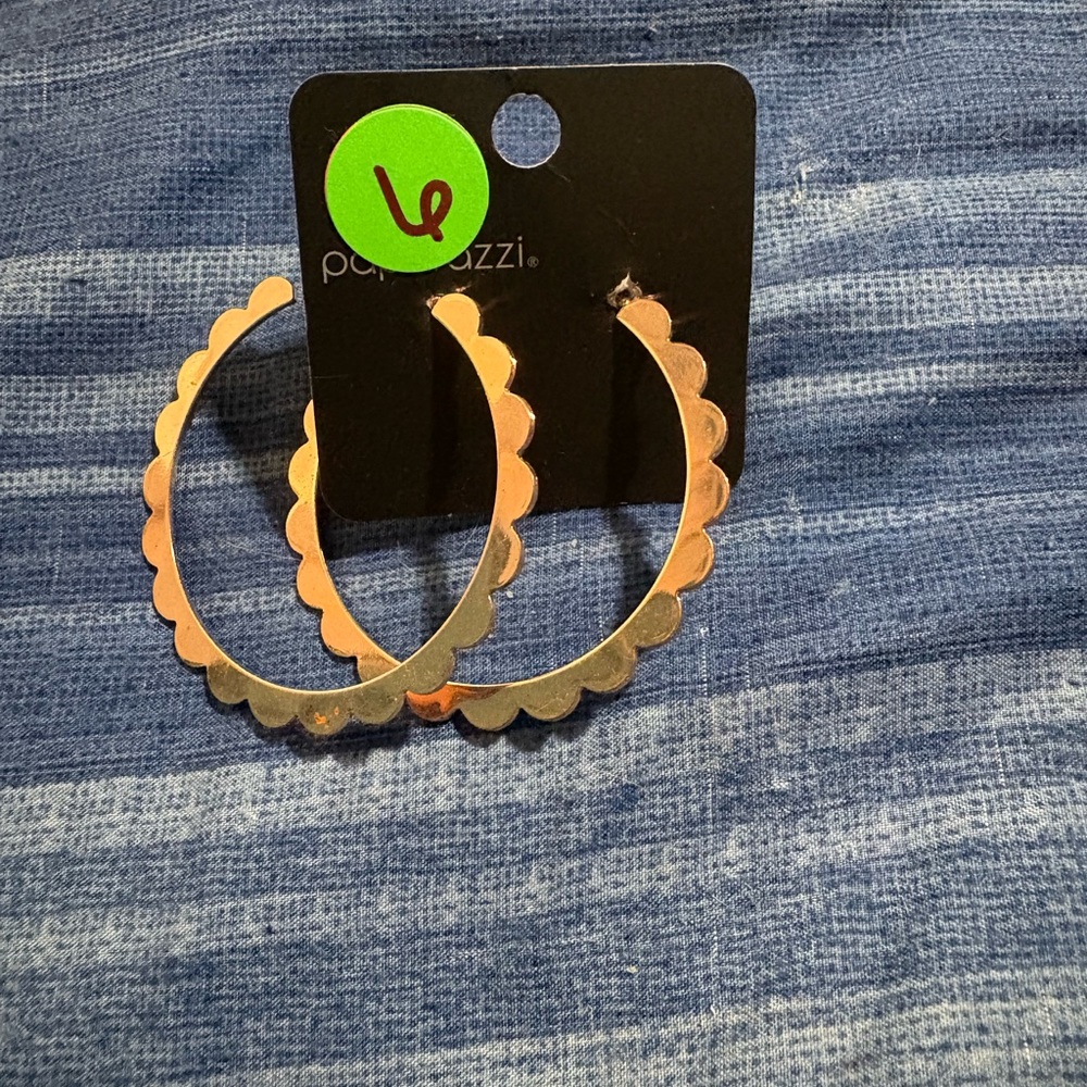 Paparazzi Scalloped Gold Earrings